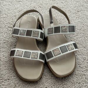 Munro White and Gray Sandals